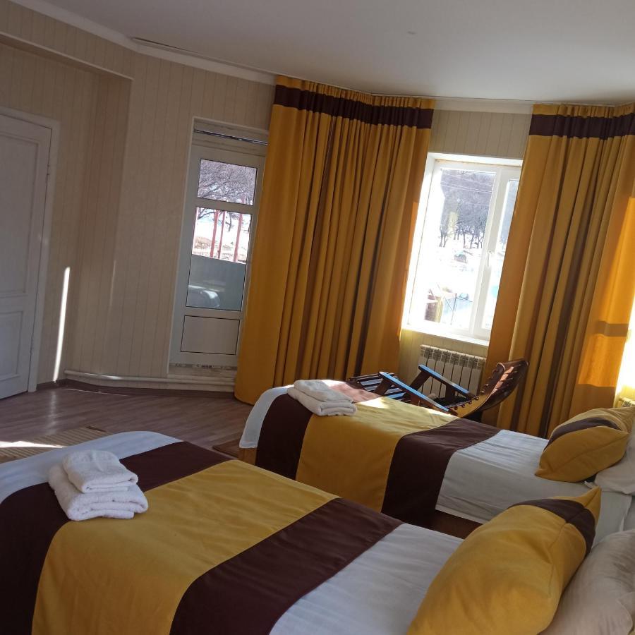 Turan Guesthouse Karakol Kültér fotó