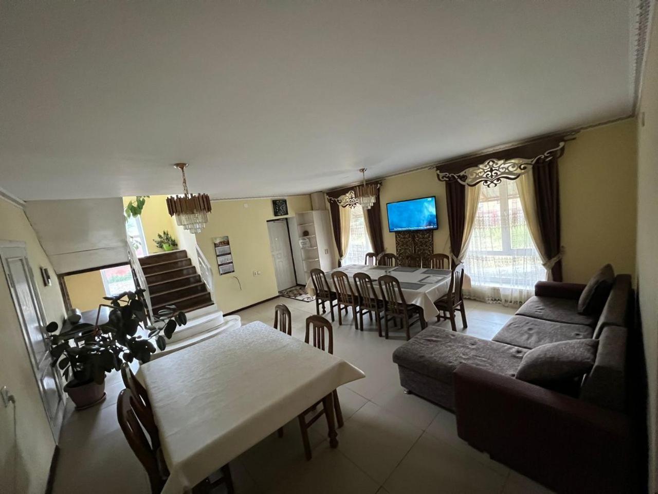 Turan Guesthouse Karakol Kültér fotó